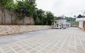 RedDoorz Premium @ Gandaria Jagakarsa